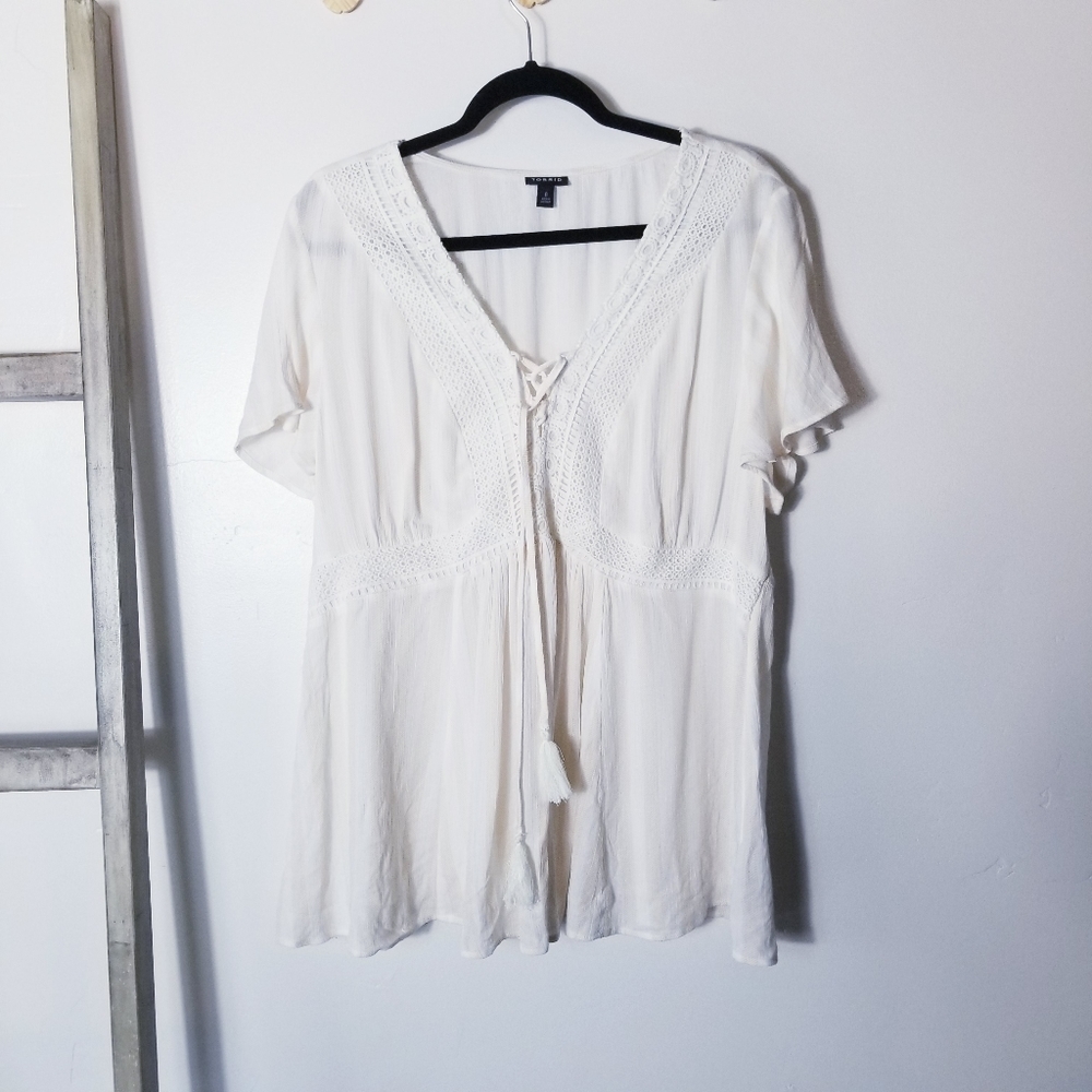 TORRID BABYDOLL CRINKLE GAUZE CROCHET INSET LACE-UP BLOUSE SIZE 0 (L 12)